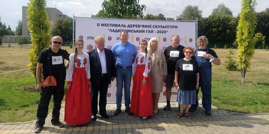 У Ладижині відкрили фестиваль дерев'яної скульптури "Ладижинський гай-2020"