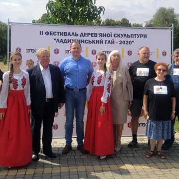 У Ладижині відкрили фестиваль дерев'яної скульптури "Ладижинський гай-2020"