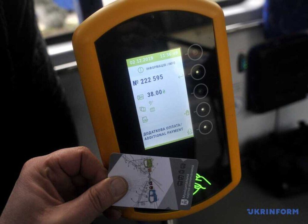 Е-квиток: чому виникла плутанина зі списанням коштів з карток