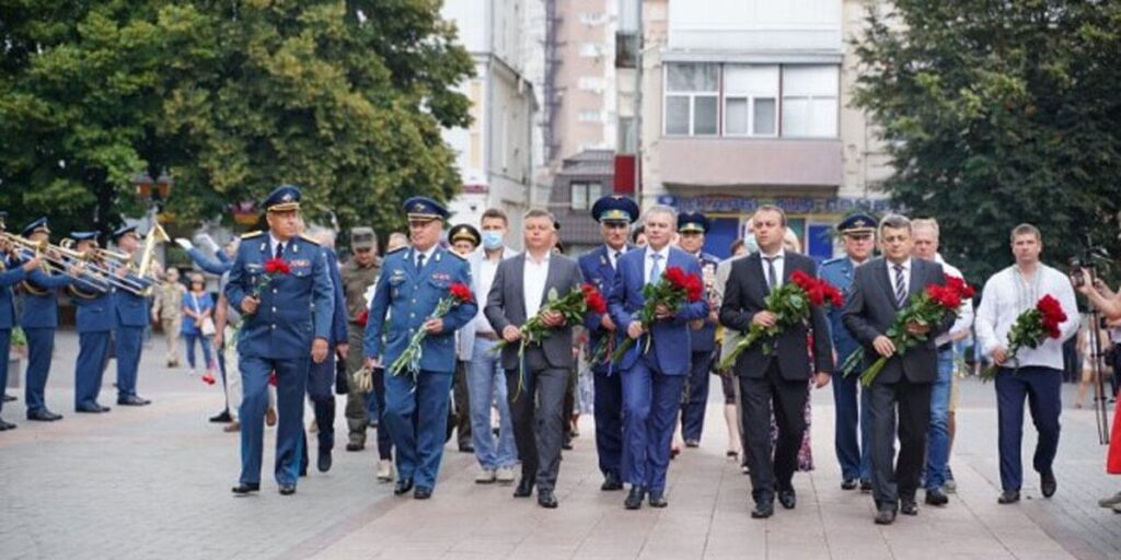 У Вінниці поклали квіти з нагоди Дня незалежності