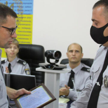 Керівник Вінницької обласної поліції відзначив поліцейських, які затримали групу крадіїв з Одещини
