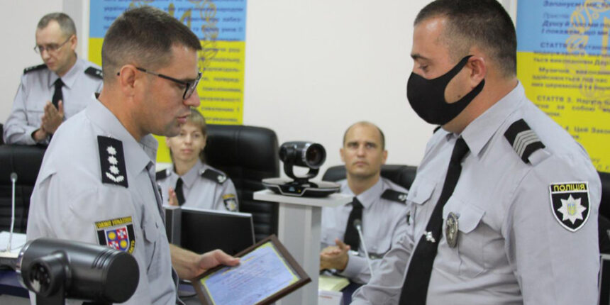 Керівник Вінницької обласної поліції відзначив поліцейських, які затримали групу крадіїв з Одещини