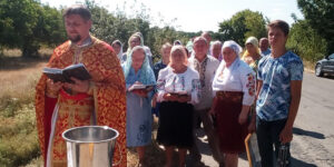У Бершадському районі освятили придорожній хрест