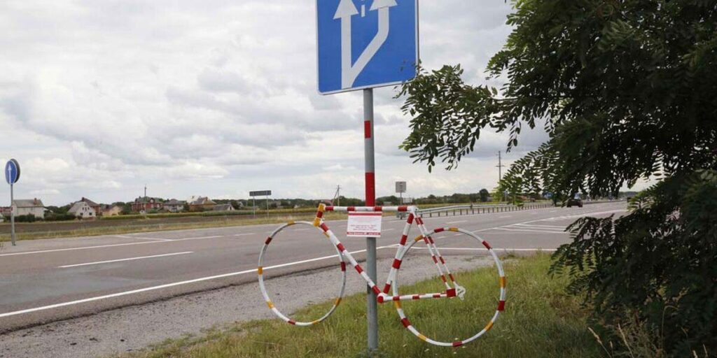 Під Вінницею встановили пам’ятний знак загиблим велосипедистам