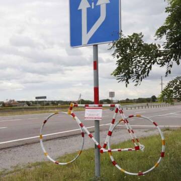 Під Вінницею встановили пам’ятний знак загиблим велосипедистам