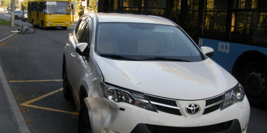 У Вінниці водійка за кермом Toyota збила 11-річну велосипедистку