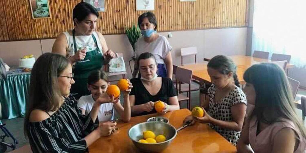 Підлітки з «Гармонії» училися готувати подільські страви