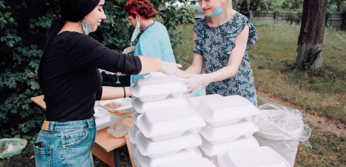 Волонтери організовують пікніки для вихованців інтернату у Сутисках