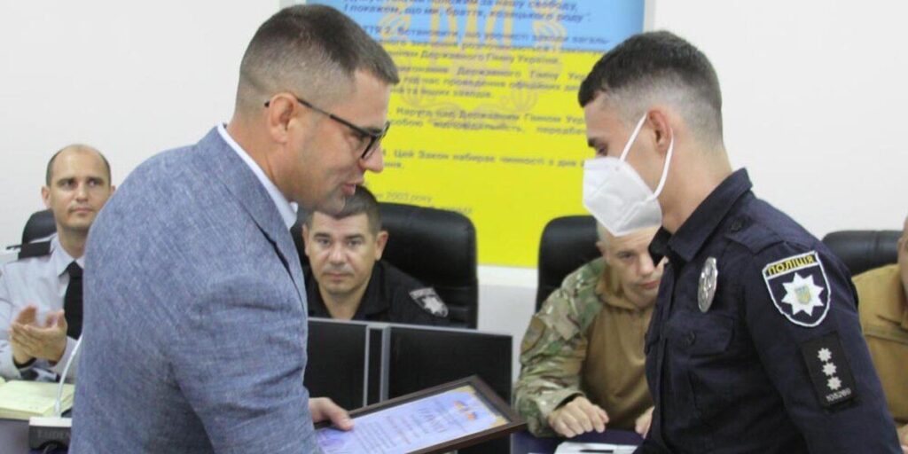 Поліцейські, які затримали у Вінниці крадіїв та закладчика наркотиків, отримали грамоти