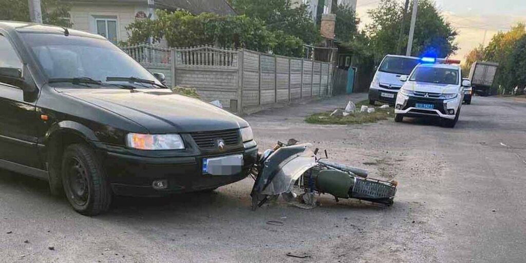 У Гайсині водій мопеда потрапив під колеса “ЗАЗ”