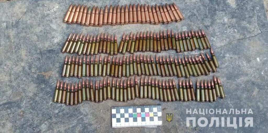 У мешканця Шаргородського району поліцейські вилучили гранату та боєприпаси