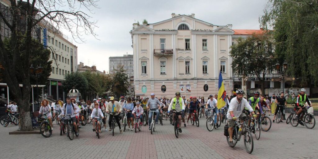 У Вінниці відбувся благодійний велопарад у вишиванках