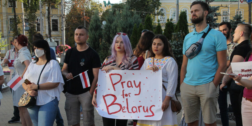 Жыве Беларусь: вінничани вийшли на акцію солідарності