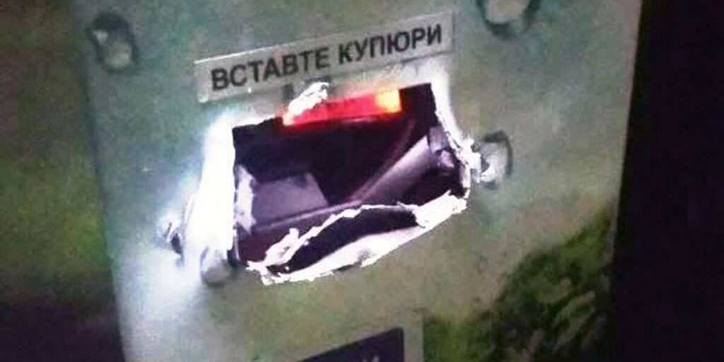 У Вінниці вночі розламали автомат продажу води, щоб добути з нього гроші