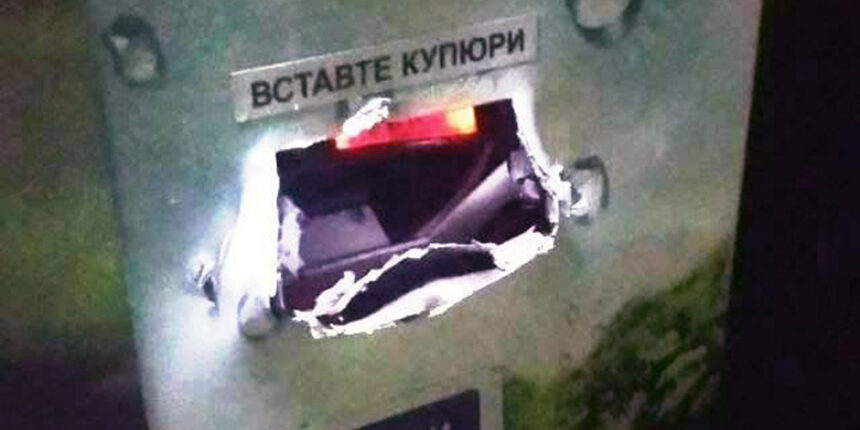 У Вінниці вночі розламали автомат продажу води, щоб добути з нього гроші