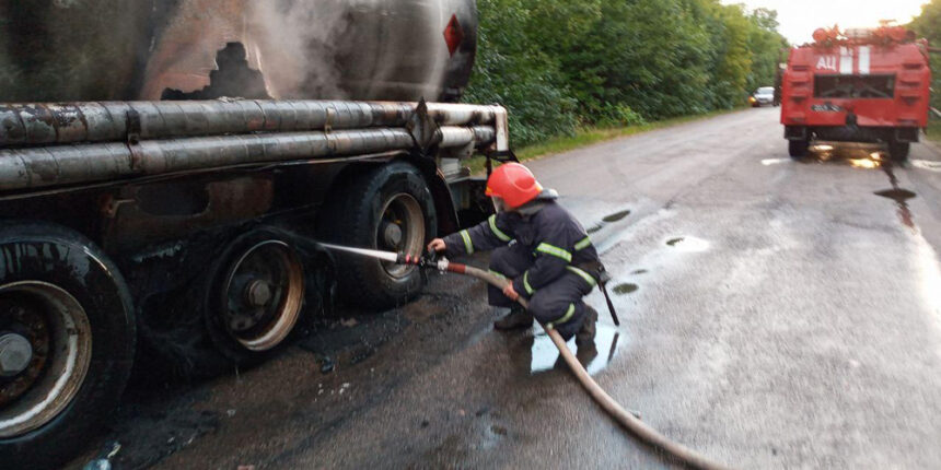 У Липовецькому районі горіла автоцистерна
