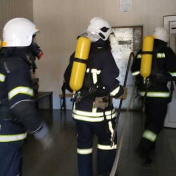 Тростянецькі рятувальники гасили умовну пожежу у приміщенні суду
