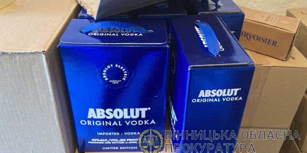 В одному з гаражів Вінниці облаштували склад фальсифікованого алкоголю