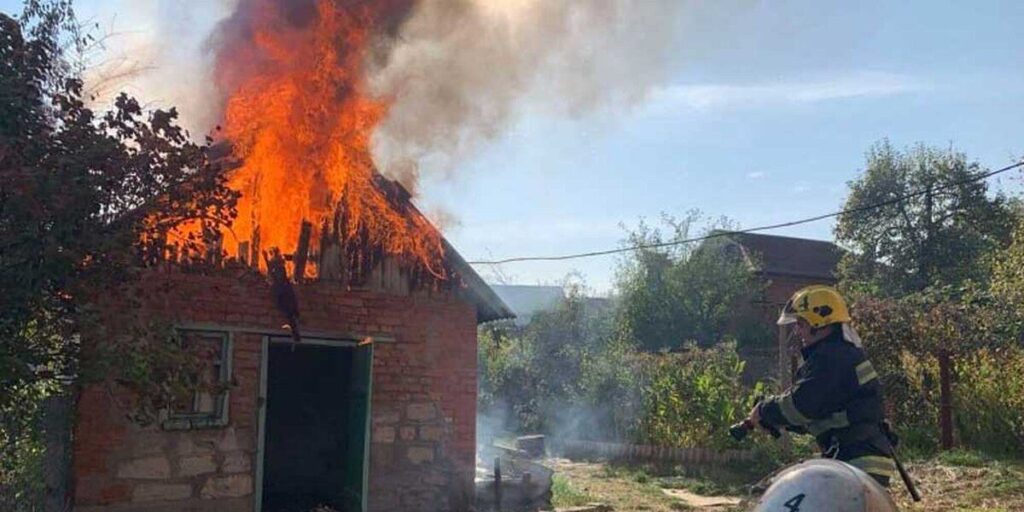 Вінницькі вогнеборці за добу чотири рази гасили пожежі