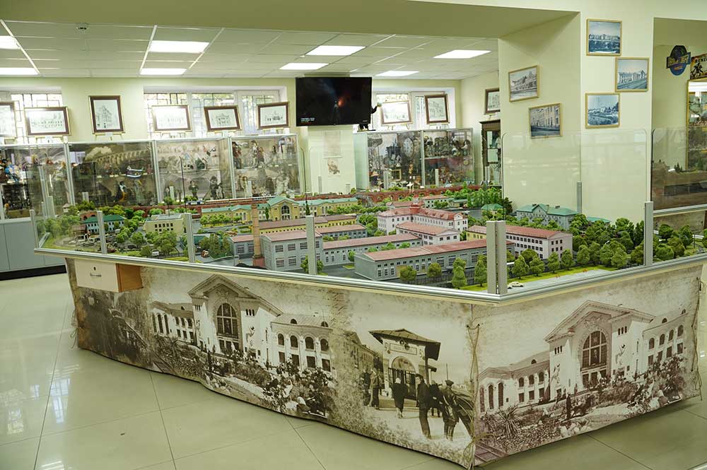 Вінницький музей моделей транспорту поповнився унікальним мініатюрним макетом міста