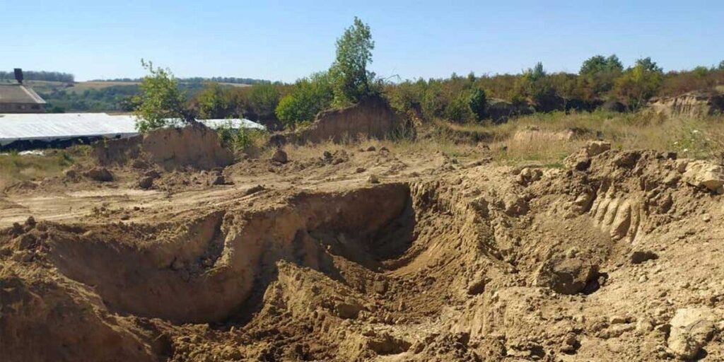 На Вінниччині підприємство налагодило незаконний видобуток глини