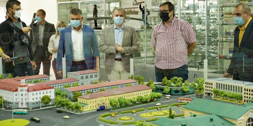 Вінницький музей моделей транспорту поповнився унікальним мініатюрним макетом міста