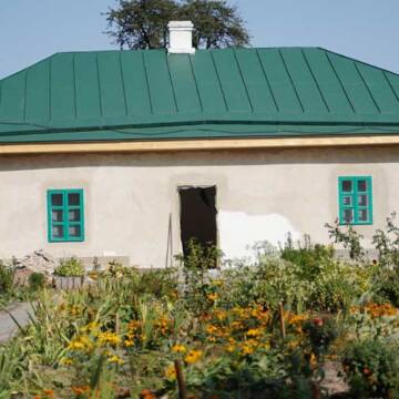 У хаті М. Коцюбинського вже перекрили дах та замінили вікна