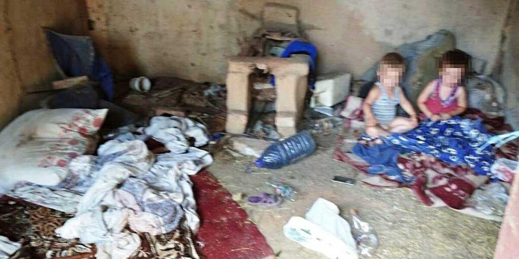 В Гайсинському районі мати зачинила маленьких дітей в напівзруйнованому сараї