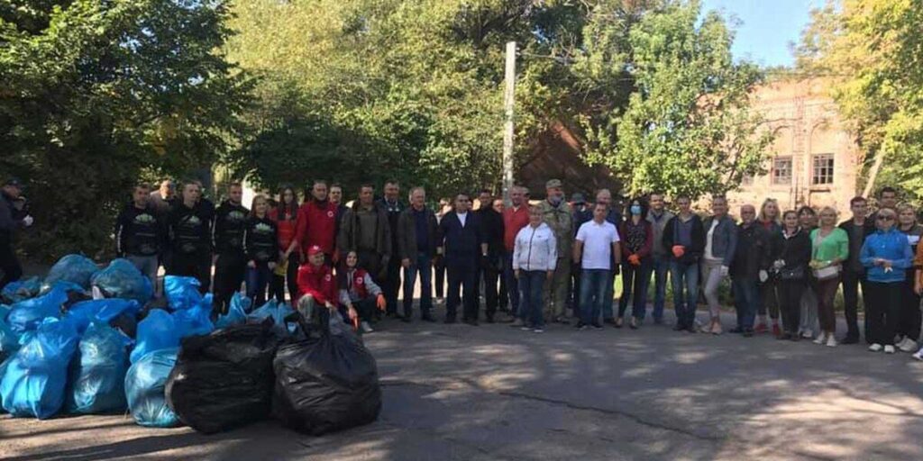 Під час прибирання «Бригантини» назбирали більше сотні мішків непотребу
