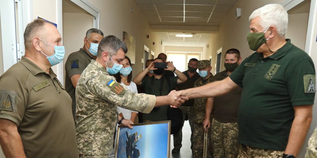 Командувач Повітряних Сил першим пройшов льотну комісію в оновленому відділенні експертизи у Вінниці