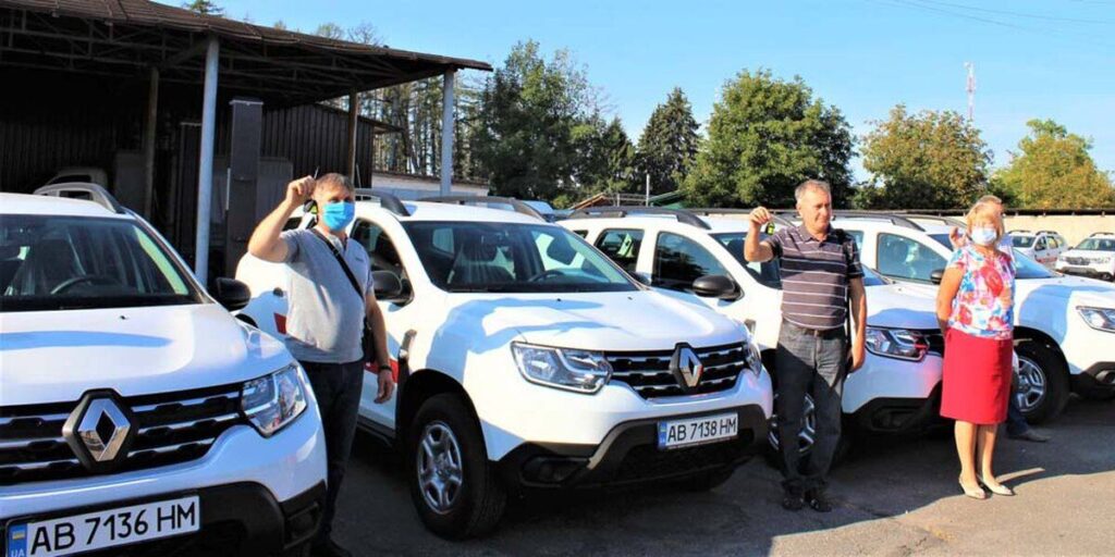Дев’ять нових авто для сільської медицини поїхали у райони Вінниччини