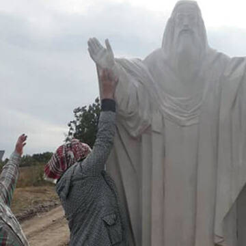 У ямпільському селі встановили скульптуру на честь легендарних ченців-воїнів