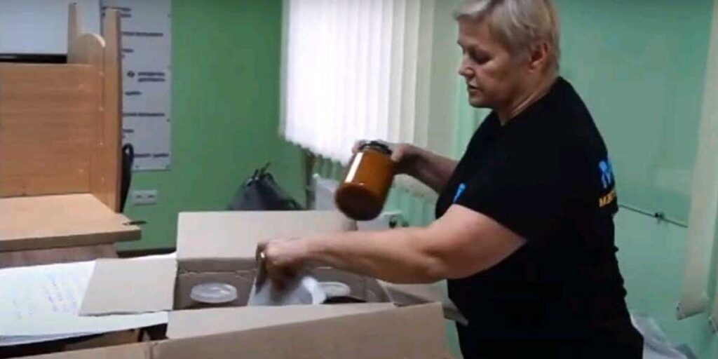 Смаколики, одяг та будматеріали відправлять на Схід вінницькі волонтери
