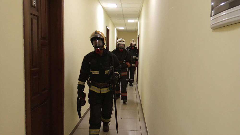 Бершадські вогнеборці провели навчання з працівниками суду 