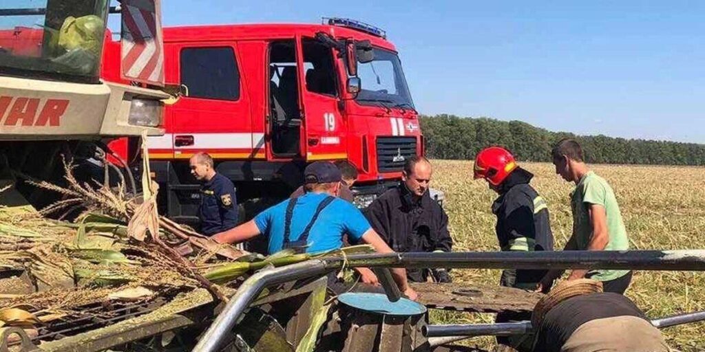 В Калинівському районі жінка потрапила під комбайн