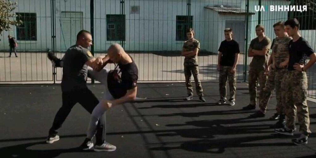 У школі №26 урізноманітнили фізкультуру танцями та уроками самозахисту