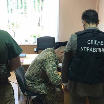 У Вінниці військовий комісар допоміг призовнику уникнути військової служби