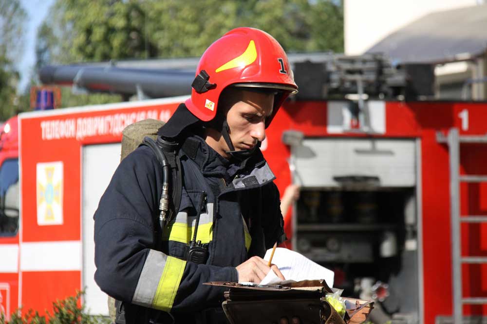Вінницькі вогнеборці провели спецнавчання з ліквідації пожежі на енергетичному підприємстві