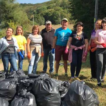 Туристи організували прибирання Сабарівського городища