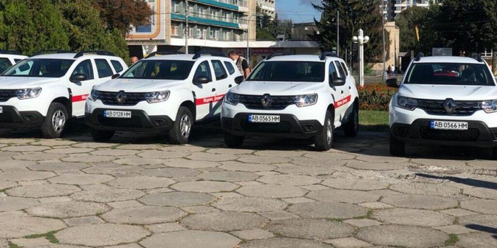 Медикам з районів Вінниччини вручили ключі від 40 нових авто