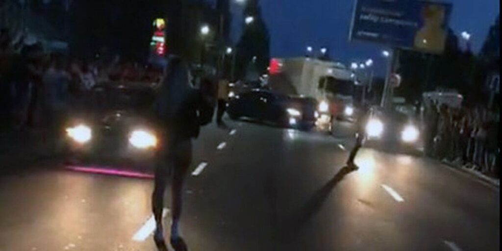У Вінниці мотоциклісти перекрили вулицю, щоб влаштувати самовільний вуличний драг