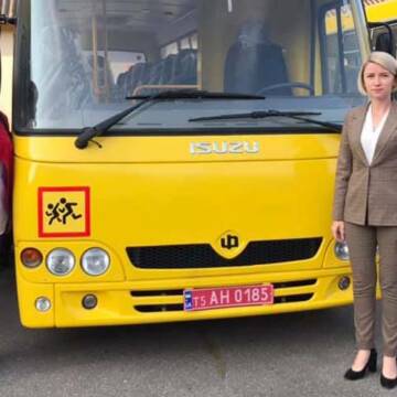 Муровані Курилівці отримали новий шкільний автобус