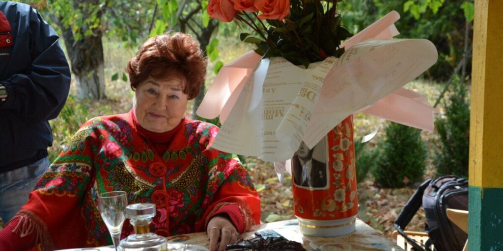 Орден княгині Ольги вручили зірці легендарних кінофільмів Людмилі Алфімовій