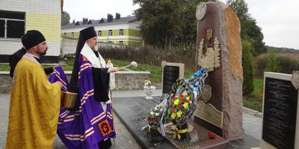 Архієпископ Михаїл звершив освячення меморіалу загиблим воїнам-розвідникам