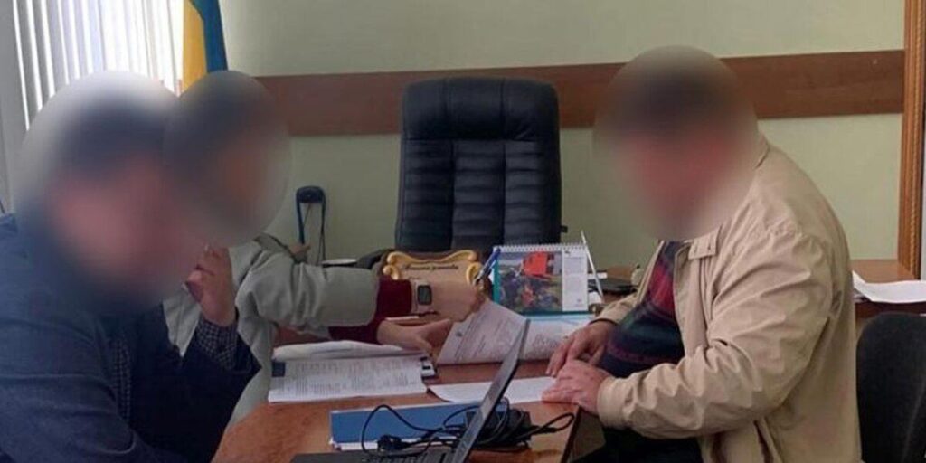 На Вінниччині посадовця установи виконання покарань підозрюють у присвоєнні зарплати засудженого