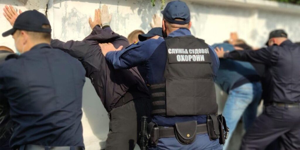 Правоохоронці провели навчання у Немирівському суді