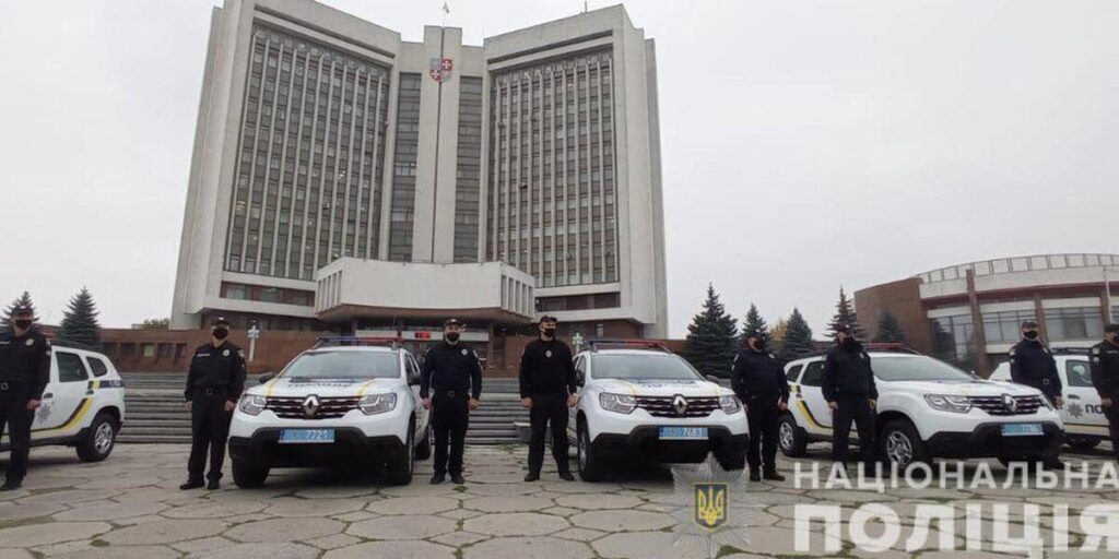 У професійне свято вінницькі підрозділи поліції охорони отримали новенькі автівки