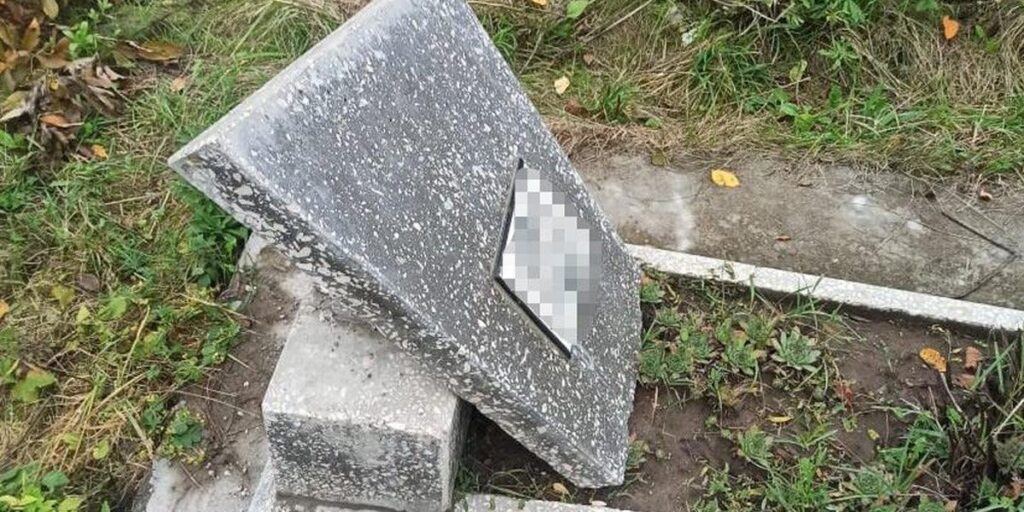В Літинському районі розтрощили пам’ятники на кладовищі