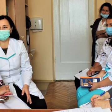 У Вінниці навчали персонал, який працює з “ковідними” хворими