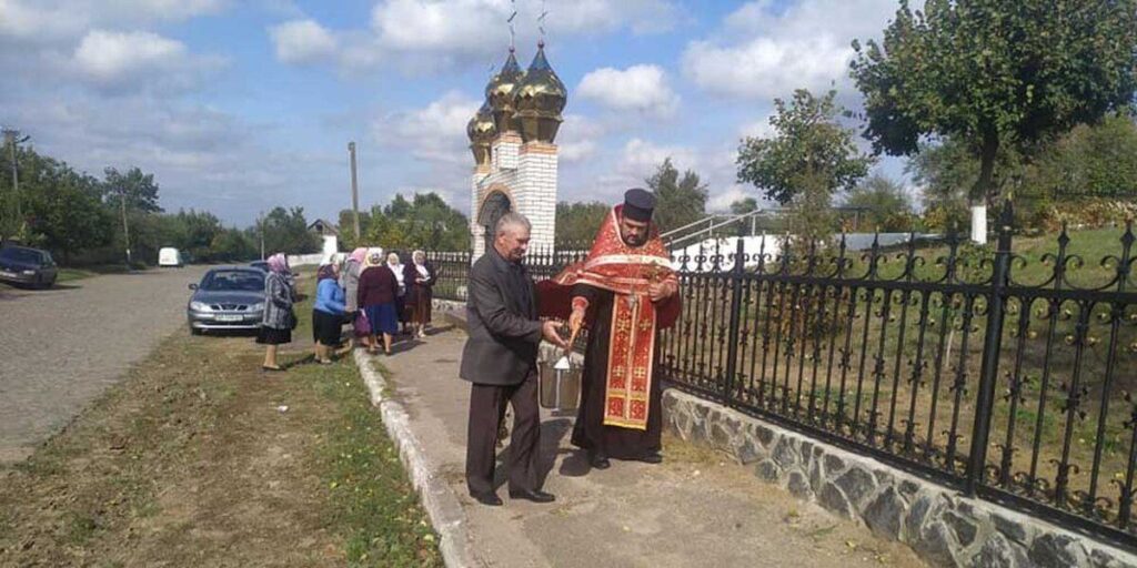 У селі Метанівка оновили 200-річну ковану огорожу навколо храму